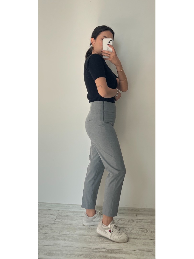 Gri Renk Arka Bel Lastik Detaylı Dar Paça Bilek Boy Koton Kumaş Pantolon Gri Renk Arka Bel Lastik Detaylı Dar Paça Bilek Boy Koton Kumaş Pantolon