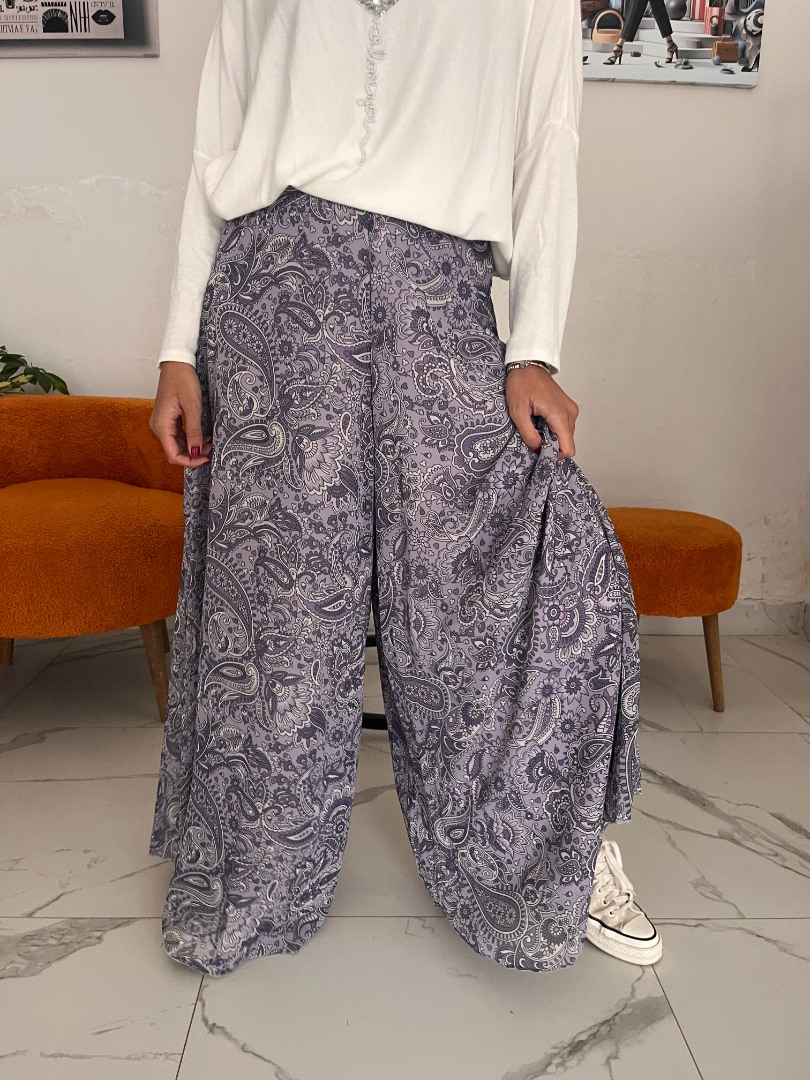 Açık Lila Renk Şal Desenli İçi Astarlı Şifon Kumaş Geniş Kesim Pantolon Açık Lila Renk Şal Desenli İçi Astarlı Şifon Kumaş Geniş Kesim Pantolon