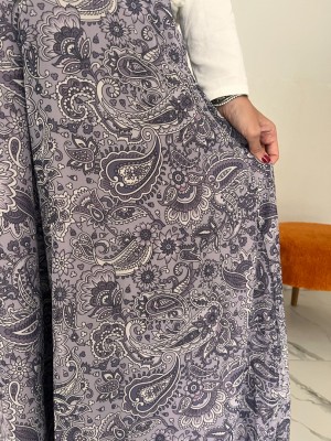 Açık Lila Renk Şal Desenli İçi Astarlı Şifon Kumaş Geniş Kesim Pantolon Açık Lila Renk Şal Desenli İçi Astarlı Şifon Kumaş Geniş Kesim Pantolon